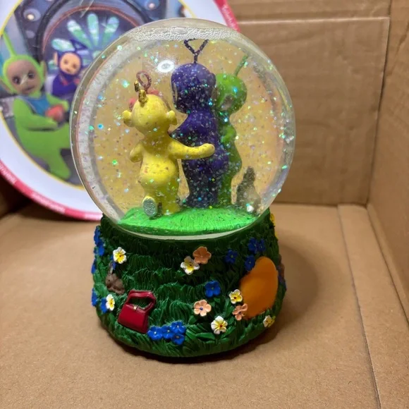 Vintage 1998 Ragdoll Productions Teletubbies Plate and Musical Snowglobe - Picture 3 of 6